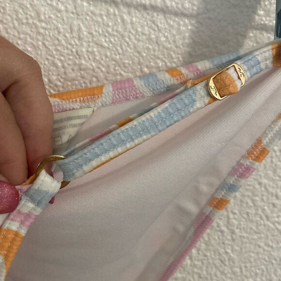 NWOT- Hollister adjustable strap wavy bikini bottoms- Size large - Picture 2 of 7